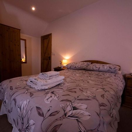 Bed and Breakfast Polhilsa Farm Callington Esterno foto