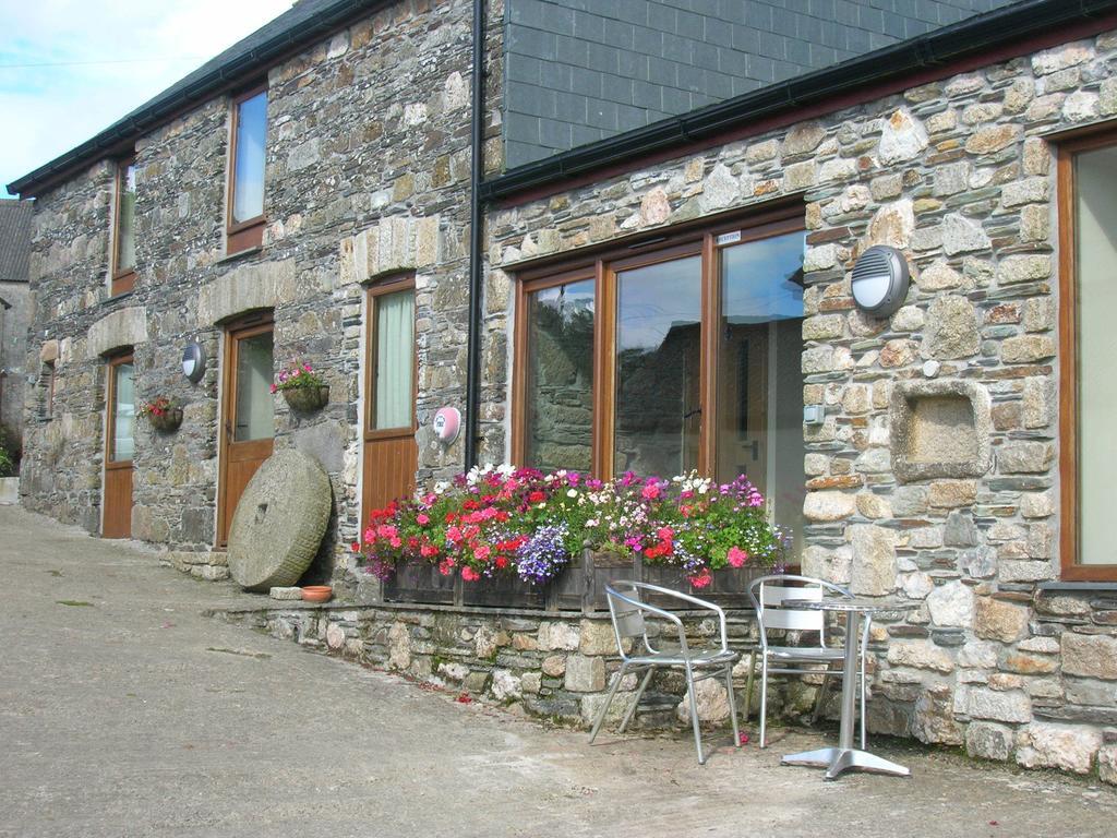 Bed and Breakfast Polhilsa Farm Callington Esterno foto